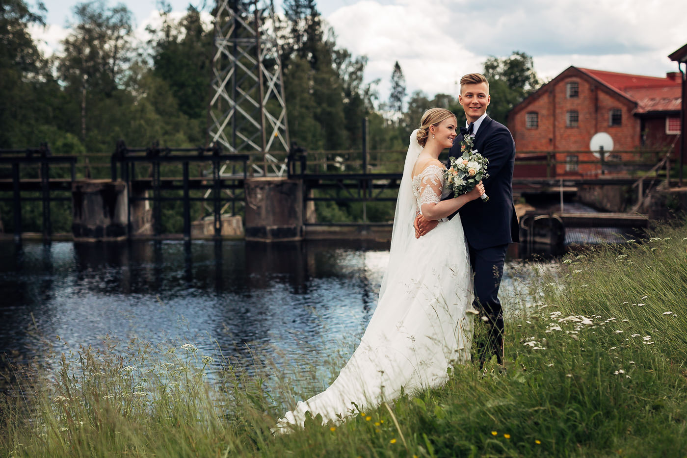 Ida Nathalie & Sebastian - vakkert junibryllup i Lillestrøm Bryllupsfotograf Hellerud Akershus 19 Brudepar